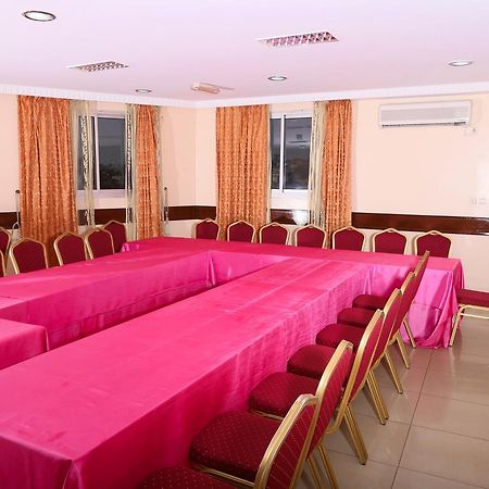Hotel Mansel Яунде Экстерьер фото